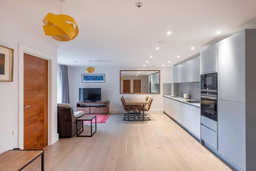 Stylish 2 Bed 2 Bath In Highgate & Free Parking Lejlighed London Eksteriør billede