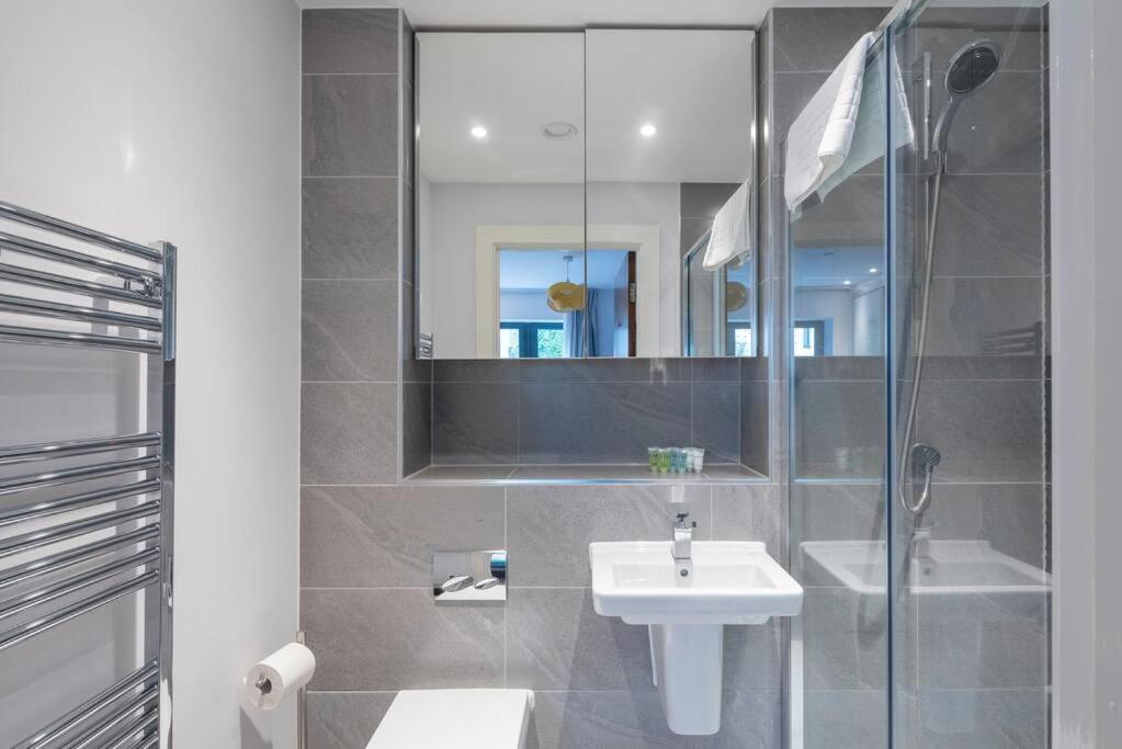 Stylish 2 Bed 2 Bath In Highgate & Free Parking Lejlighed London Eksteriør billede